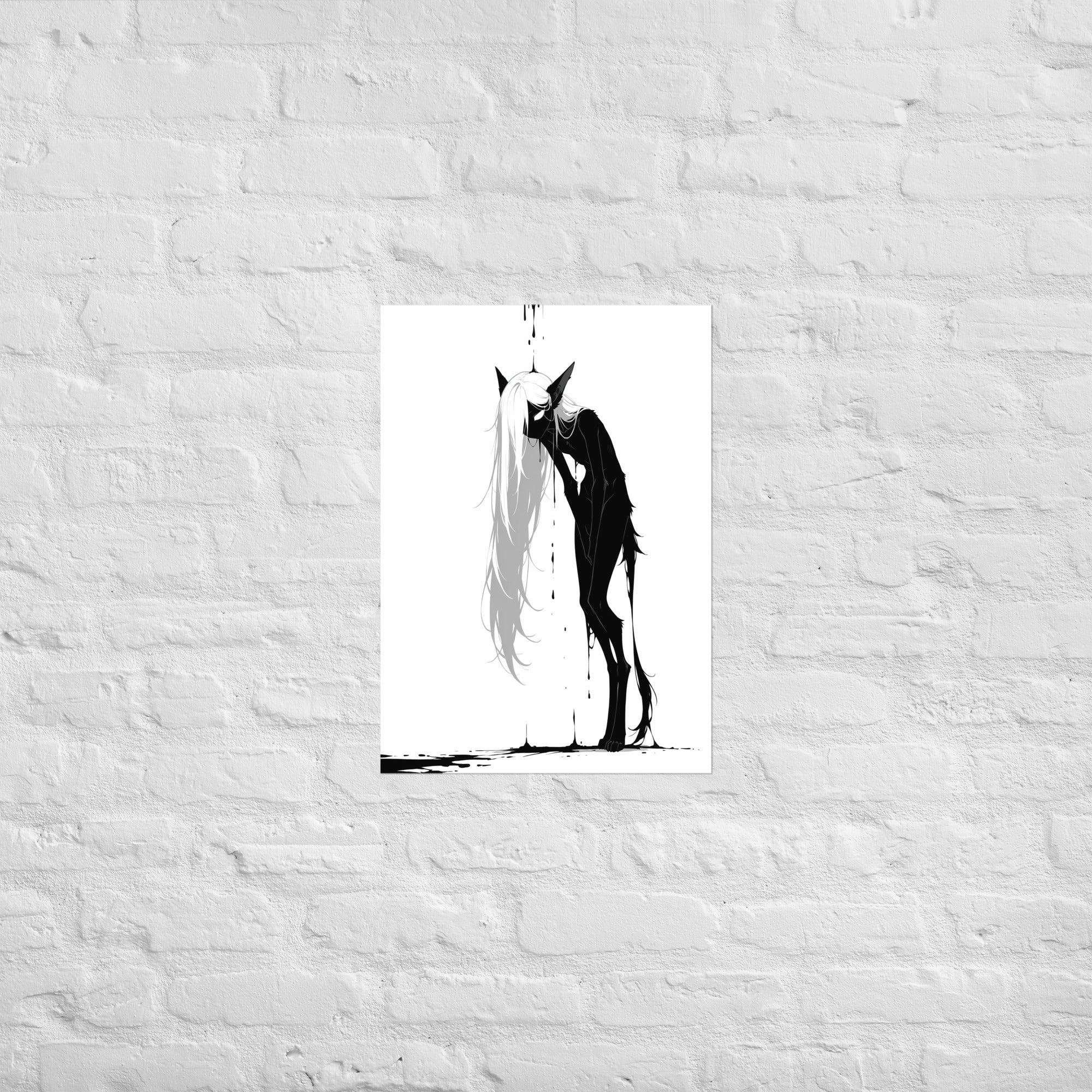Affiche dark fantasy Écholane, louve anthropomorphe noir et blanc corps plié en angle droit, tête basse recevant l'encre, collection Les silences qu'on porte – format A1