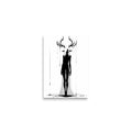 Affiche dark fantasy Doléa, biche anthropomorphe noir et blanc debout entre deux filets d'encre isolés qui tombent de chaque côté, collection Les silences qu'on porte