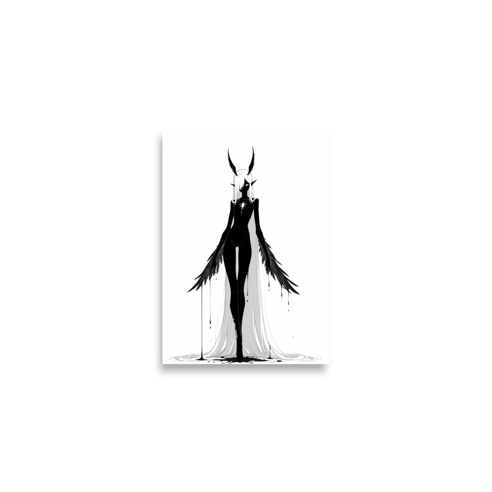 Affiche dark fantasy Tairie, corbeau anthropomorphe noir et blanc debout plumes dressées sur la tête, ailes le long des bras dégoulinantes, étoile pâle sur la poitrine, collection Les silences qu'on porte