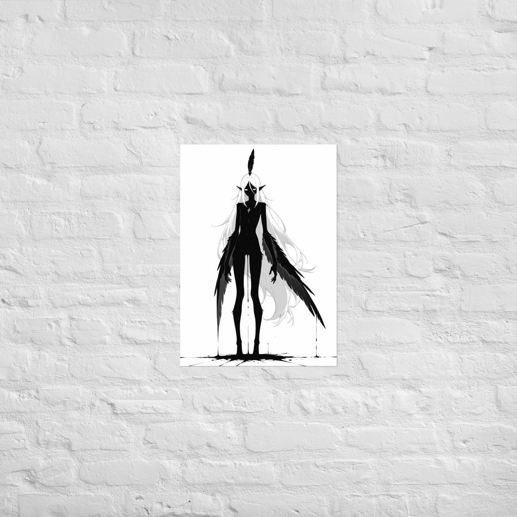 Affiche dark fantasy Tairie, corbeau anthropomorphe noir et blanc debout une unique plume sur la tête, une aile dégoulinante, filet d'encre central, collection Les silences qu'on porte – format A1